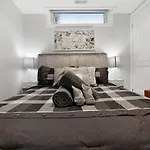 Cozy 1Br Suite Only 6 Mins To The Falls And Sleeps Upto 4 Guests